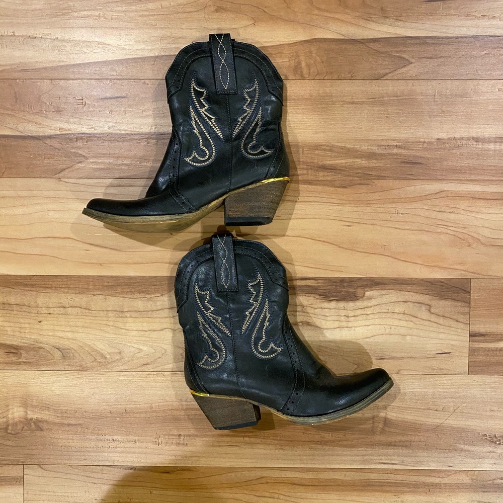 Cowboy boots size 6.5 lightly worn!